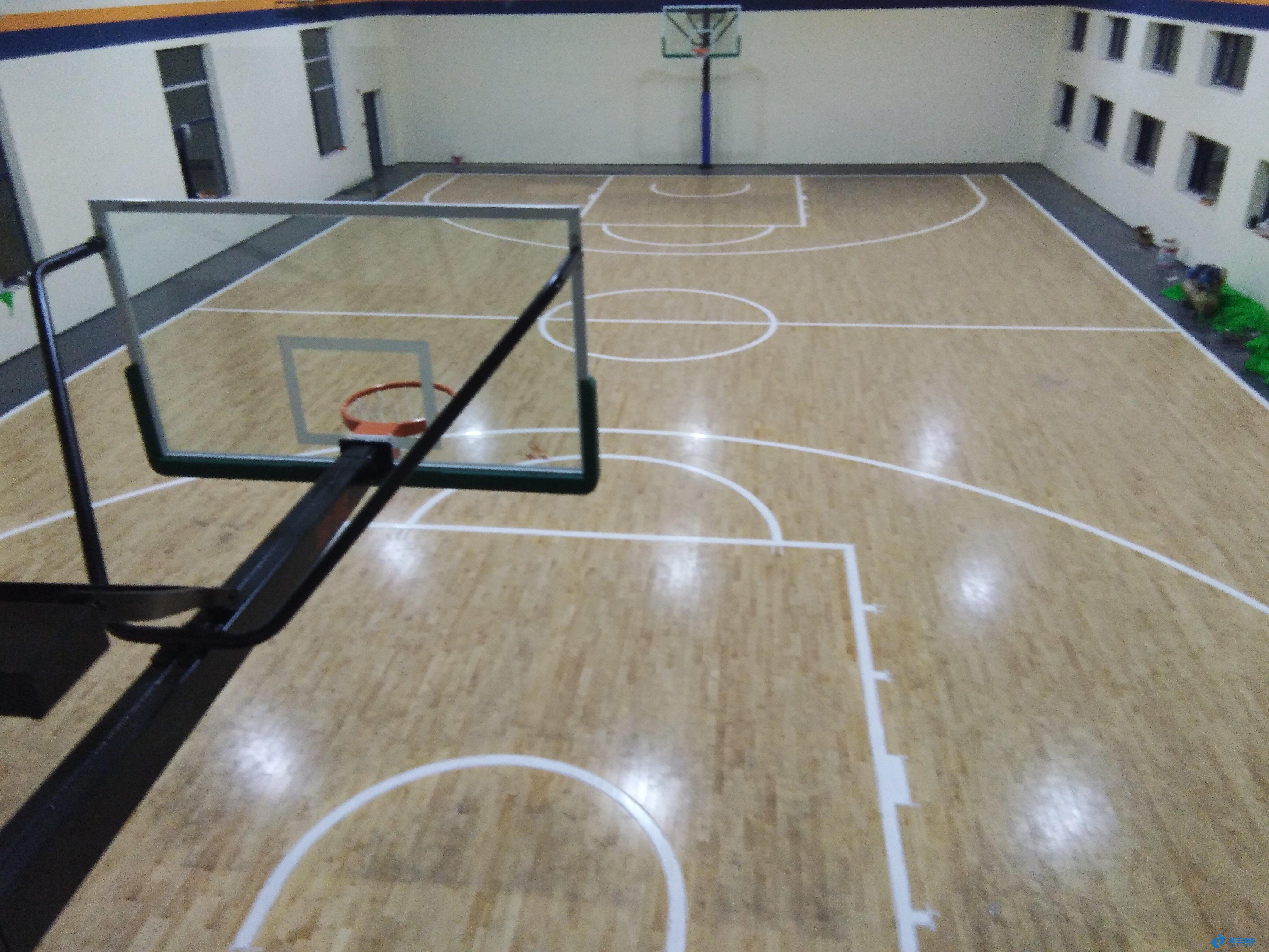 福建體育館運(yùn)動木地板工程分包商